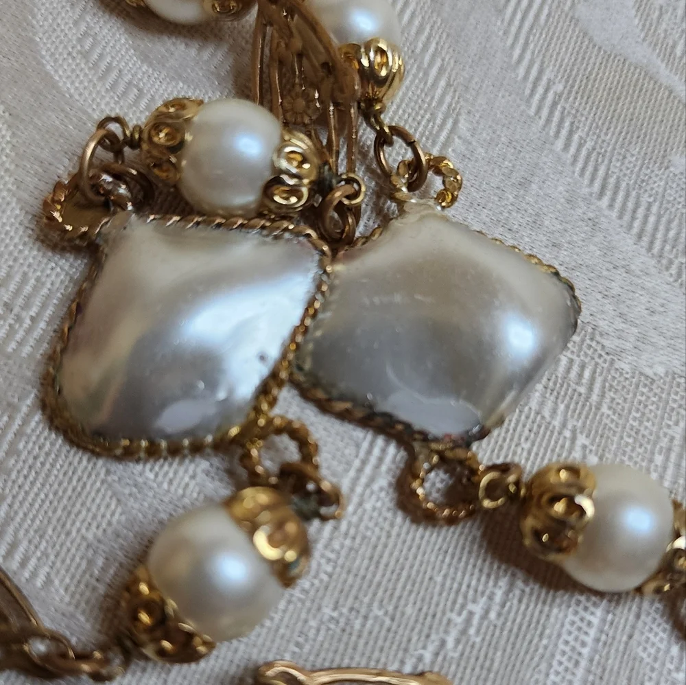 ONE-OF-A-KIND 1950s CHANEL BAROQUE PEARL & GILT FILIGREE SAUTOIR NECKLACE
